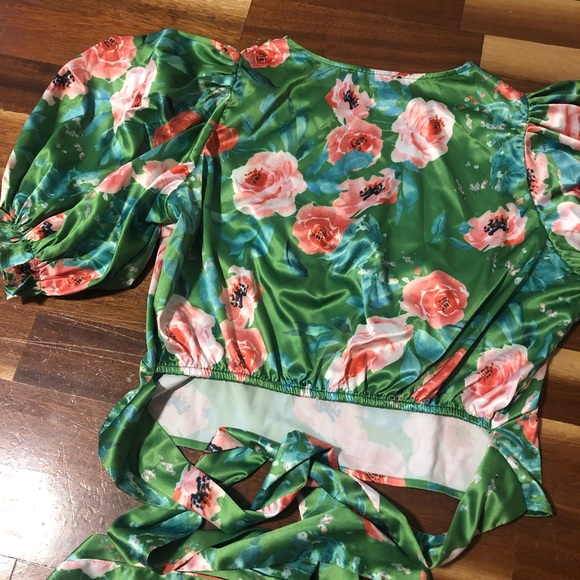 Kourt Green Flower Silky Top - Picture 7 of 8